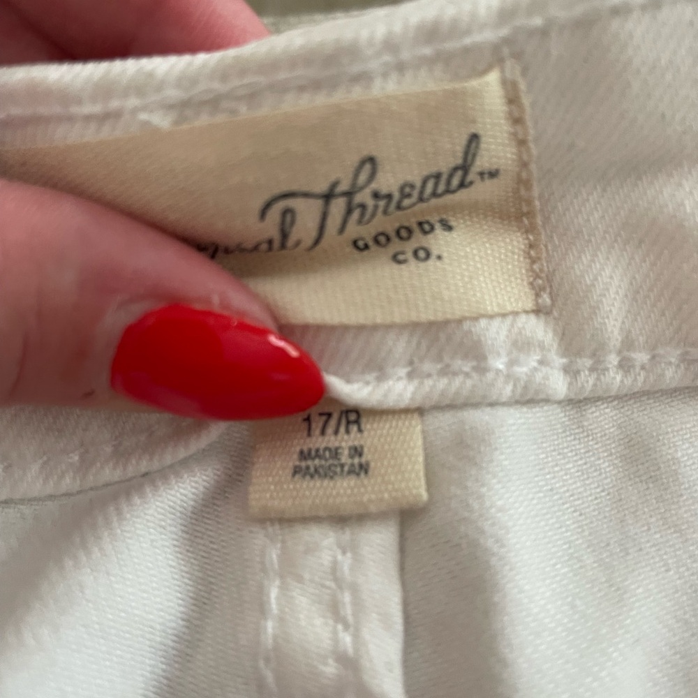 Universal Thread White Straight Leg Jeans - Picture 8 of 8